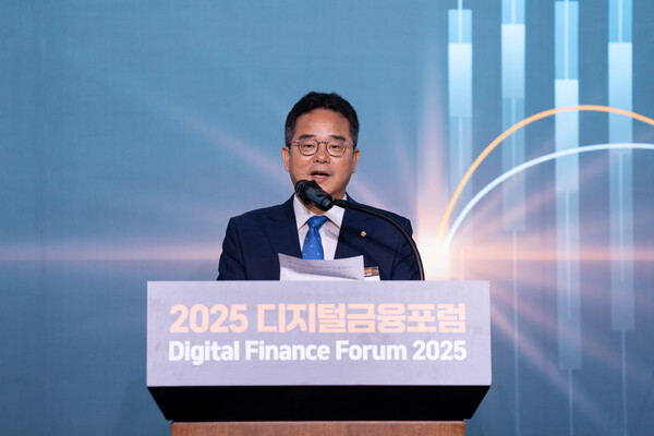 민병덕 국회 정무위원회 소속 의원(더불어민주당)이 17일 IT조선 주최로 서울 여의도 FKI플라자에서 열린 '2025 디지털 금융포럼'에서 말하고 있다. / IT조선
