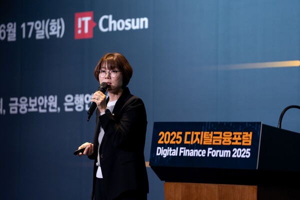 이종아 KB부동산 빅데이터센터장이 17일 서울 여의도 FKI플라자에서 열린 ‘2025 디지털금융포럼’에 참석해 부동산 시장 분석·전망 데이터를 발표하고 있다. / IT조선