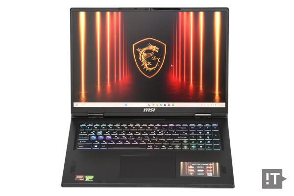 MSI ‘벡터’ 라인업에서는 최초로 18인치 디스플레이를 탑재했다. / 권용만 기자