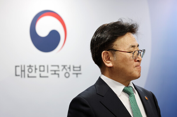 Minister of Science and ICT Yoo Sang-im briefs on the progress of key tasks of the Ministry of Science and ICT at the Seoul Government Complex in Jongno-gu, Seoul, May 9, 2019. / News 1