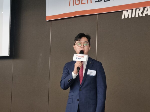 김남기(사진) 미래에셋자산운용 부사장(ETF운용부문 대표)이 23일 미래에셋센터원에서 열린 ‘TIGER ETF 기자간담회’에서 말하고 있다. / 윤승준 기자
