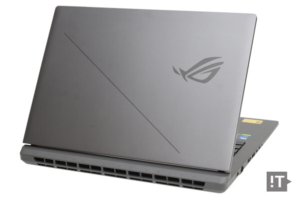 이전 세대는 물론 경쟁 제품과도 차별화된 설계로 등장한 에이수스 ‘ROG 스트릭스 G18(2025)’ / 권용만 기자