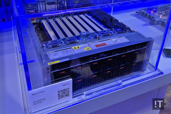 PCIe 카드 탑재 디자인의 델 파워엣지 XE7745 GPU서버 / 권용만 기자