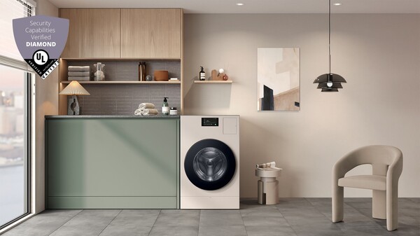 삼성전자 '비스포크 AI 콤보' 일체형 세탁건조기 라이프스타일 이미지와 'UL 솔루션즈(UL Solutions)'가 주관하는 사물인터넷 보안 평가 '다이아몬드' 등급 이미지. / 삼성전자