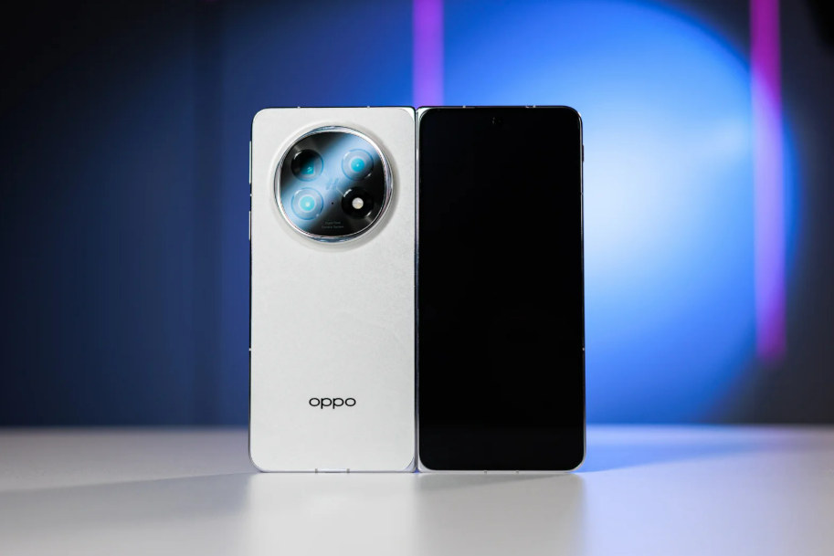 실리콘 기반 배터리 기술을 채택한 최초의 폴더블폰 중 하나인 오포 파인드 N5 / 폰아레나