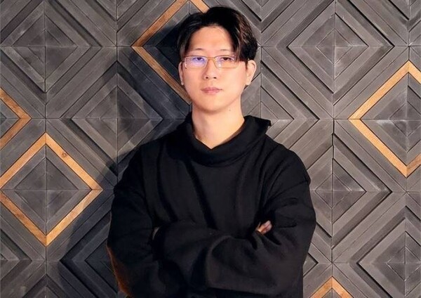 김형태 시프트업 대표. 그는 2005년 엔씨소프트에서 블레이드&소울 아트 디렉트로 활동하며 실력을 인정받은 후 2013년 시프트업을 창업했다.  2022년 승리의 여신 니케, 2024년 스텔라 블레이드를 출시하며 글로벌 시장에 성공적으로 진출했다는 평을 받고 있다. / 시프트업