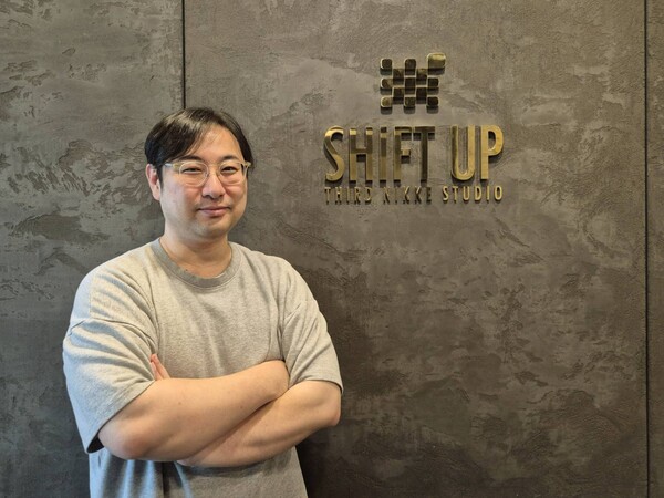 한대훈 시프트업 PD는 넥슨 데브캣에서 마비노기 그래픽 아티스트로  게임업계에 입문한 뒤 엔씨소프트에서 블레이드&소울 개발에 참여했다. 2015년 1인 개발사를 설립해 다양한 플랫폼에서 독립적 개발 경험을 쌓았다. 2025년 3월 시프트업에 합류해 프로젝트 스피릿의 개발을 총괄하고 있다. / 시프트업