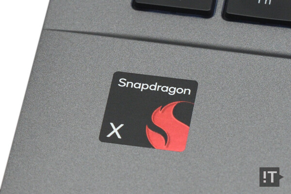 에이수스 비보북 S16(S3607QA)에 탑재된 퀄컴 스냅드래곤 X 로고 / 권용만 기자