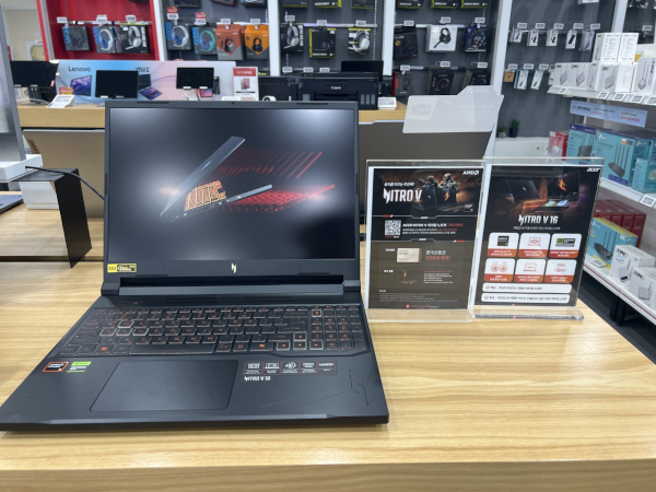 에이서 ‘니트로 V 16’  / 에이서