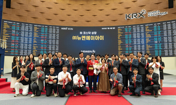 뉴엔AI 상장식 단체사진 / 뉴엔AI