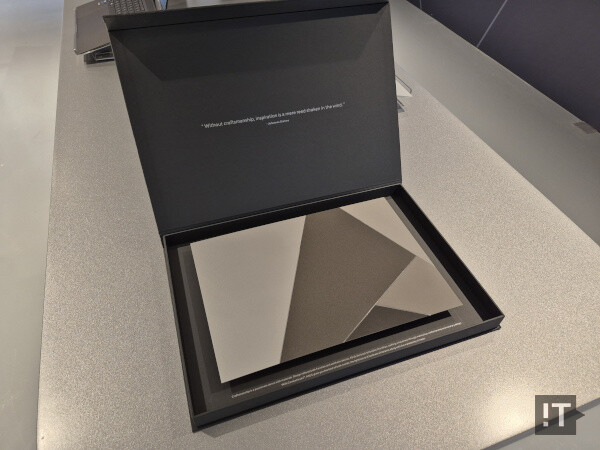 젠북 특유의 소재와 디자인을 결합한 아트워크는 현장에서도 제품화 요구가 제법 있었다 한다. / 권용만 기자