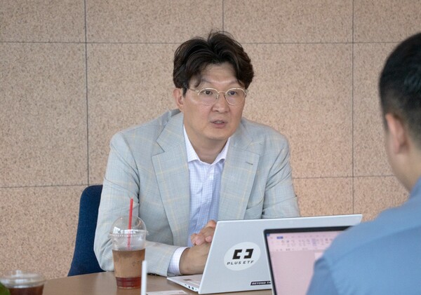 금정섭(사진) 한화자산운용 ETF사업본부장이 2일 IT조선과의 인터뷰에서 질문에 답변하고 있다. / 한화자산운용 제공
