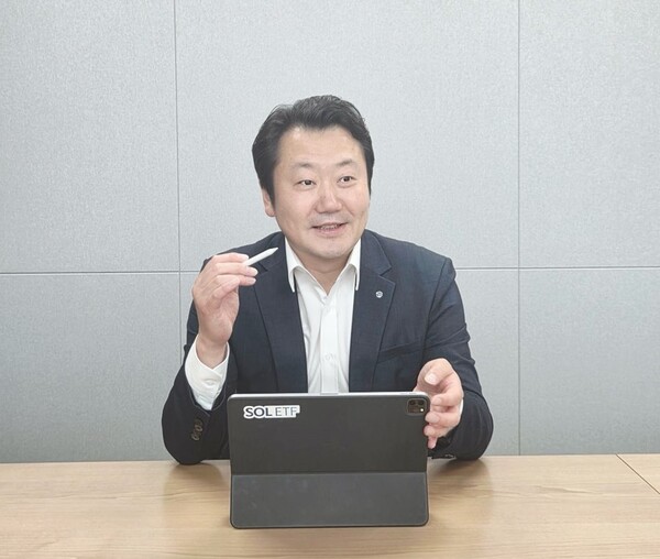 김정현(사진) 신한자산운용 ETF사업총괄본부장은 3일 IT조선과의 인터뷰에서 질문에 답변하고 있다. / 신한자산운용 제공