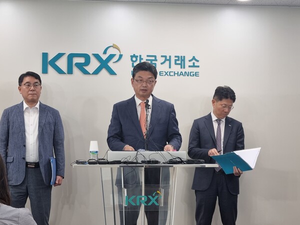 이윤수 금융위원회 증권선물위원회 상임위원이 9일 여의도 한국거래소에서 열린 ‘자본시장 불공정거래 근절 실천방안 합동브리핑’에서 말하고 있다. / 윤승준 기자