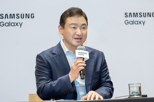 7월 9일(현지시간) 미국 뉴욕에서 삼성전자 DX부문장 직무대행 노태문 사장이 '삼성 갤럭시 언팩 2025' 행사 직후 국내 기자간담회를 진행하고 있다. / 삼성전자