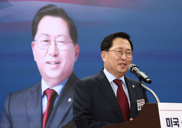 유용원 국회무궁화포럼 대표의원이 2024년 11월 11일 오후 서울 여의도 국회 소통관에서 열린 '2024 무궁화포럼 대토론회, 미국 신행정부의 한반도 핵정책 전망과 한·미동맹의 새로운 과제'에서 개회사를 하고 있다. / 뉴스1