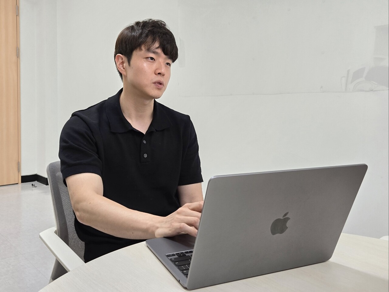 김태훈 서강대학교 교수가 IT조선과 인터뷰 하고 있다. / 홍주연 기자