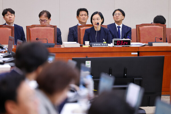 한성숙 중소벤처기업부 장관 후보자가 15일 오전 서울 여의도 국회 산업통산자원중소벤처기업위원회에서 열린 인사청문회에 출석해 의원 질의에 답하고 있다. / 뉴스1