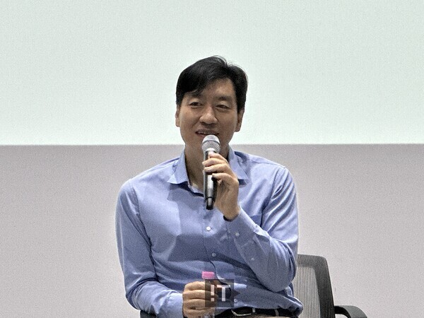 15일 오후 서울 강서구 로보티즈 본사에서 열린 ‘제22차 AI 현장포럼 with 로보티즈’에서 김병수 대표가 질의응답에 답하고 있다. / 김경아 기자