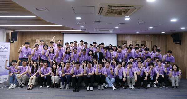 웅진(대표 이수영)이 전사 임직원을 대상으로 실습형 AI 해커톤 ‘2025 AI RUNNER CHALLENGE’를 최초 개최했다. / 웅진그룹