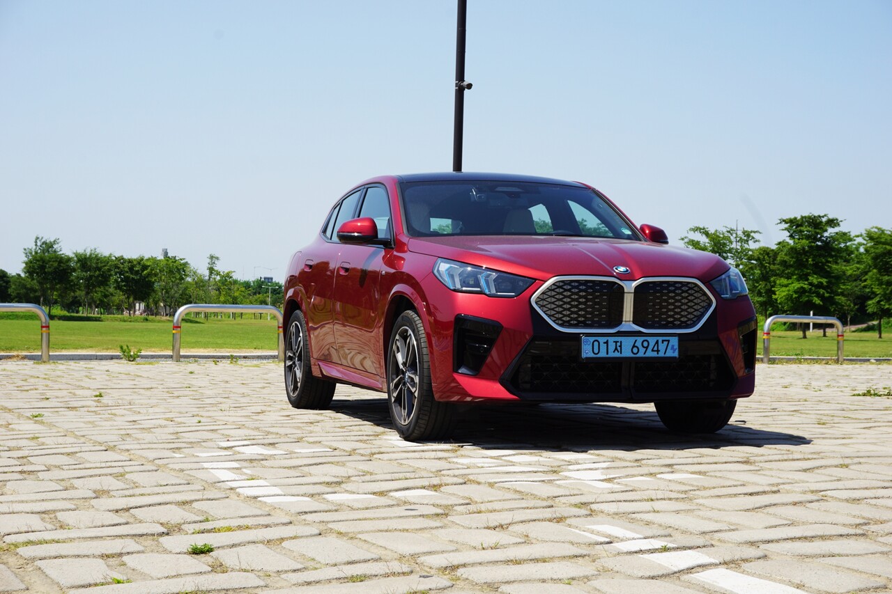BMW iX2 e드라이브20 전면. / 허인학 기자