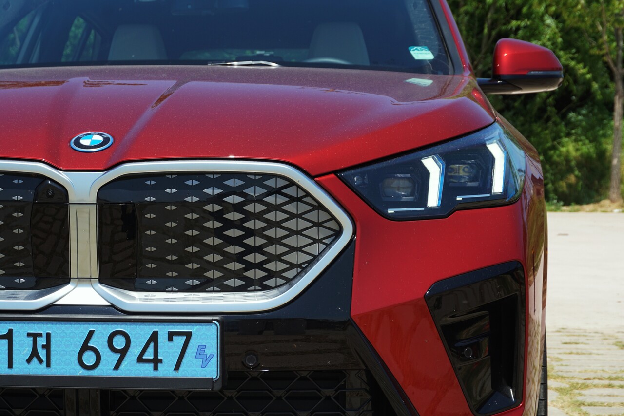 BMW iX2 e드라이브20 헤드램프. / 허인학 기자