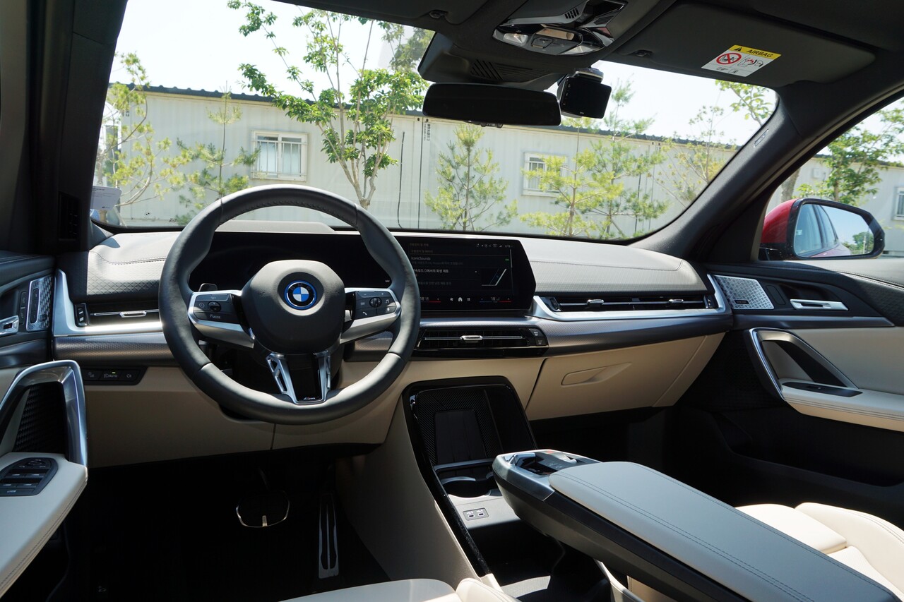 BMW iX2 e드라이브20 실내. / 허인학 기자