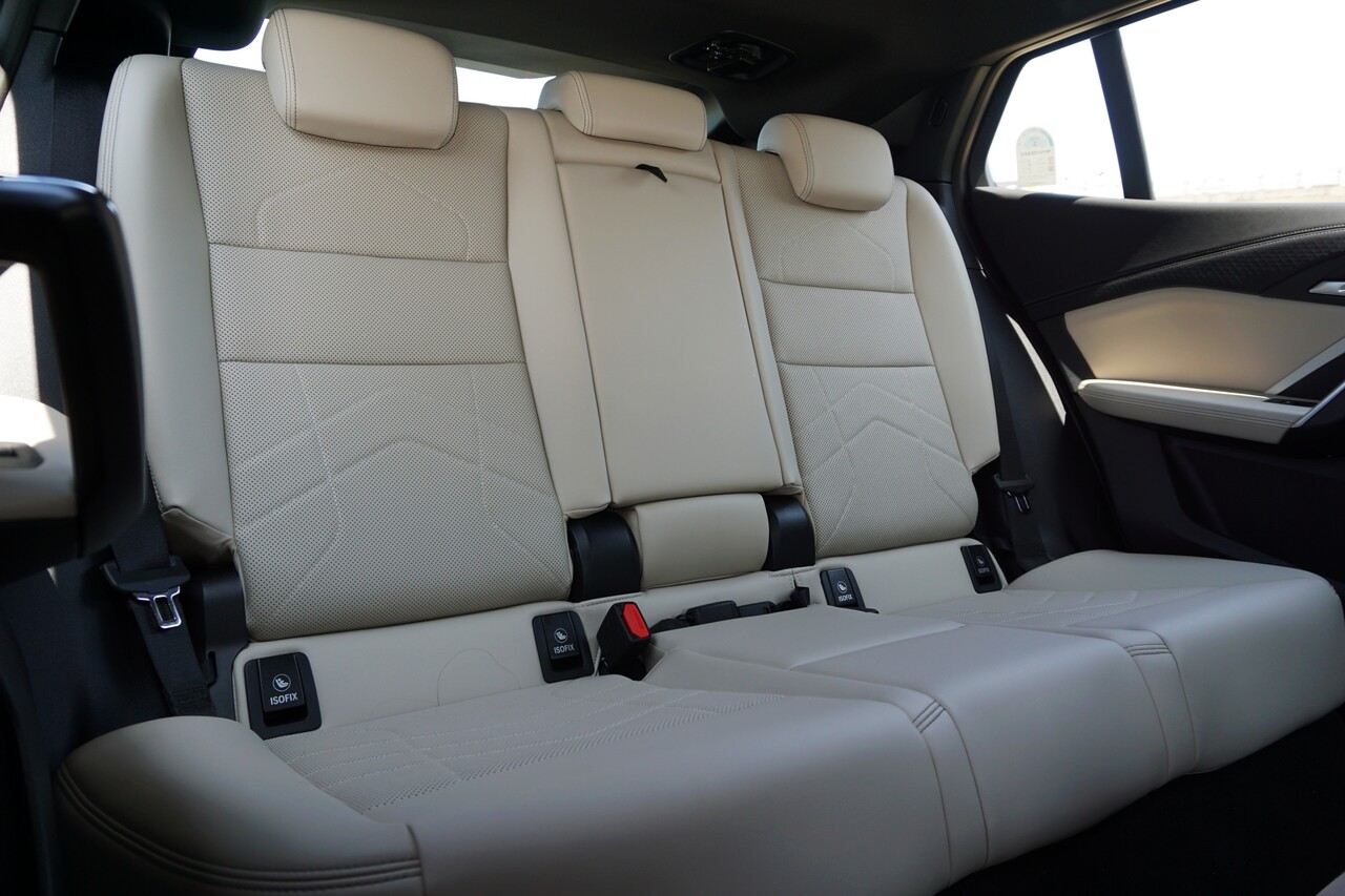 BMW iX2 e드라이브20 2열. / 허인학 기자