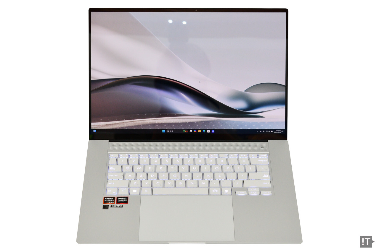 AMD 라이젠 AI 300 시리즈 ‘스트릭스 포인트’를 사용한 에이수스 젠북 S 16 OLED 노트북 PC / 권용만 기자