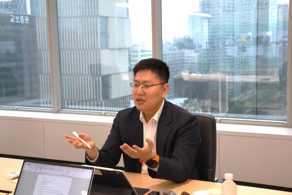  김승현 하나자산운용 ETF·퀀트솔루션본부장이 IT조선과의 인터뷰에서 질문에 답변하고 있다. 하나자산운용 제공