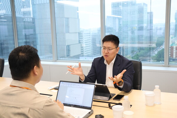  김승현 하나자산운용 ETF·퀀트솔루션본부장이 IT조선과의 인터뷰에서 질문에 답변하고 있다. 하나자산운용 제공