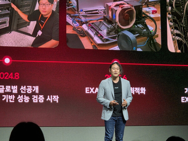 퓨리오사AI 백준호 대표가 22일 서울 강서구 마곡 LG사이언스파크에서 열린 'AI 토크콘서트 2025'에 참석해 LG와의 협업 관계 구축에 대해 소개하고 있다. 