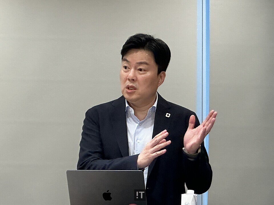 장혜덕 에퀴닉스 한국 대표가 24일 서울 여의도 하나증권빌딩에서 열린 ‘AI&지속가능성 미디어 브리핑’에서 취재진의 질의에 답하고 있다. / 김경아 기자