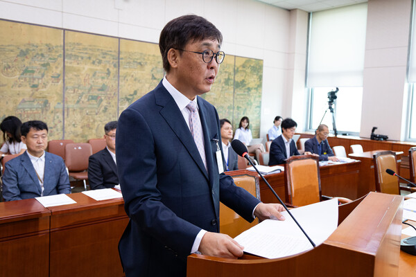 최휘영 문화체육관광부 장관 후보자가 29일 서울 여의도 국회 문화체육관광위원회에서 열린 인사청문회에 출석해 모두 발언을 하고 있다. / 뉴스1