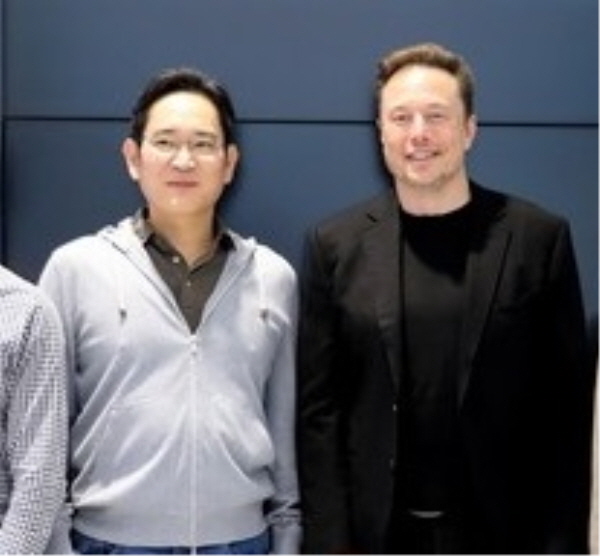 이재용 삼성전자 회장이 2023년 5월 10일 삼성전자 북미 반도체연구소에서 일론 머스크 CEO와 미팅을 가진 후 기념촬영을 하는 모습 / 삼성전자