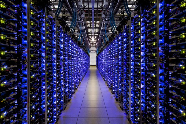 데이터센터 내부 / 플리커