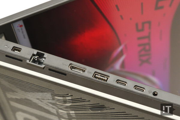 ‘에이수스 ‘ROG 스트릭스 스카 16(G635)’ 좌측 포트 모습 / 권용만 기자