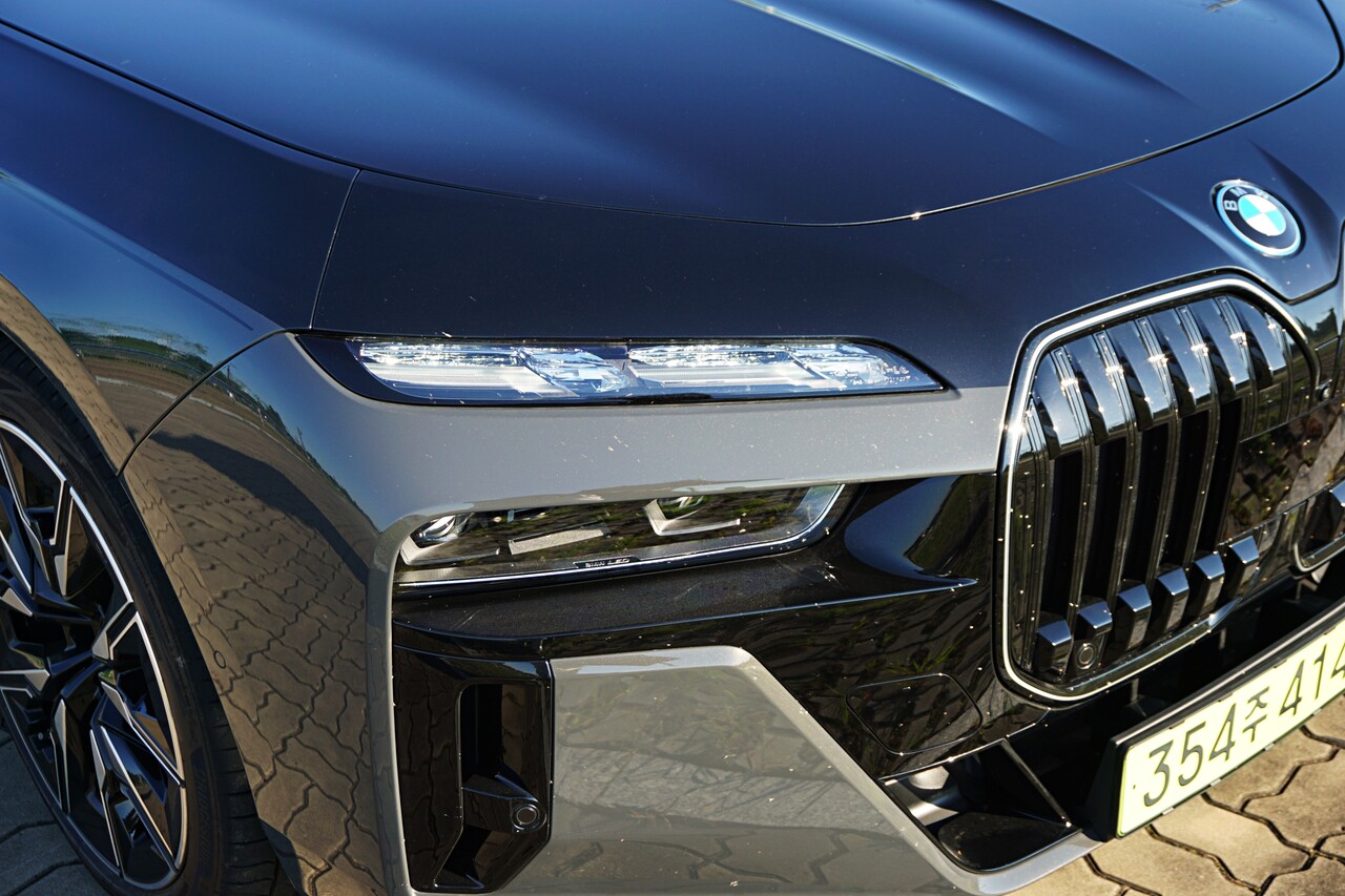 BMW i7 M70 헤드램프. / 허인학 기자