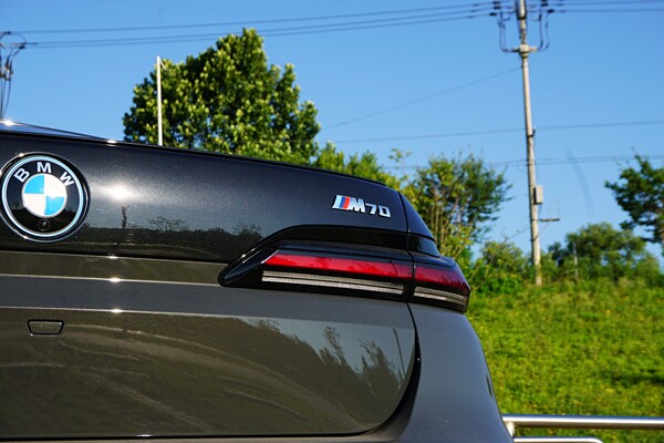 BMW i7 M70 테일램프. / 허인학 기자