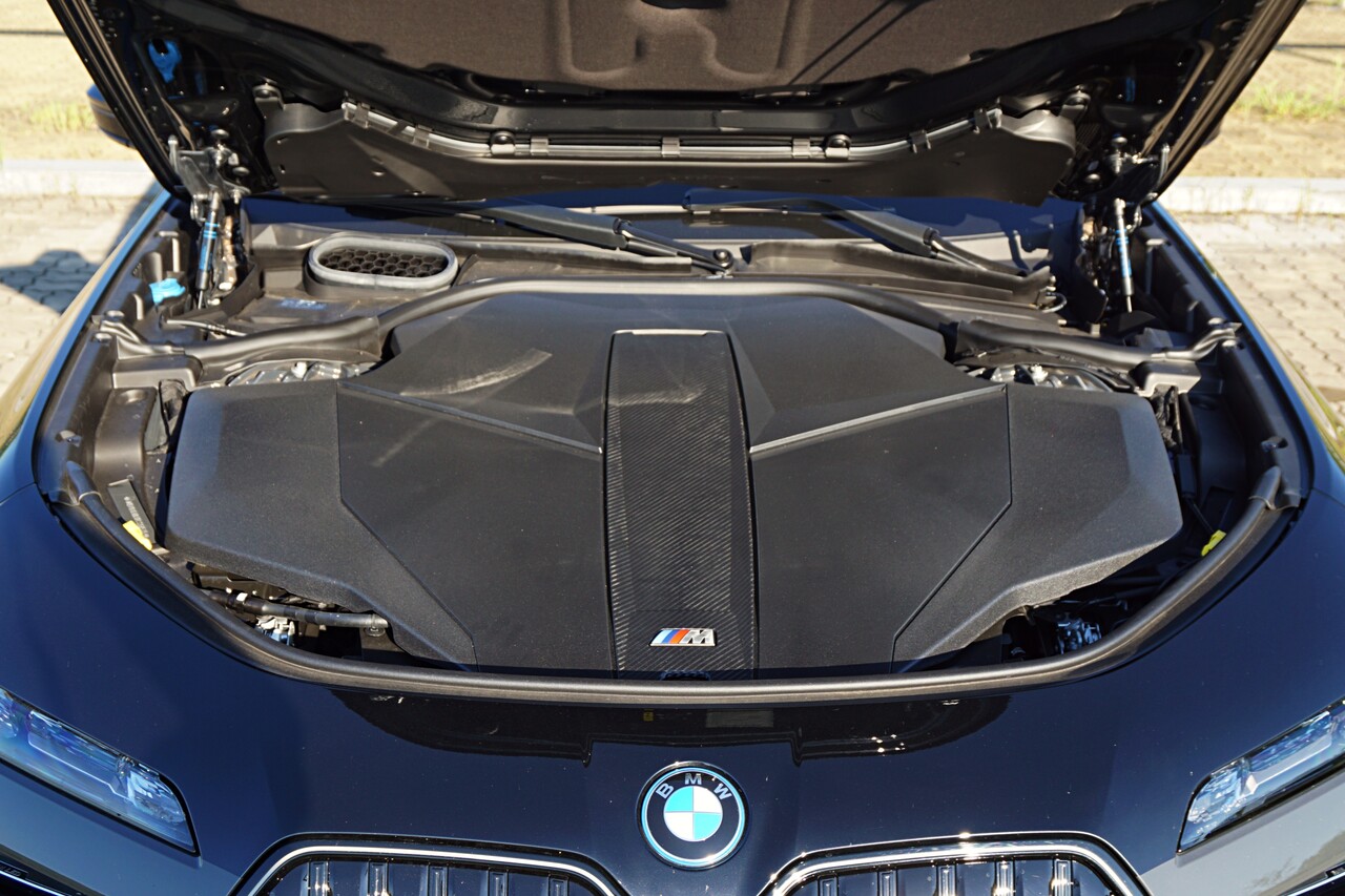 BMW i7 M70의 엔진룸. / 허인학 기자