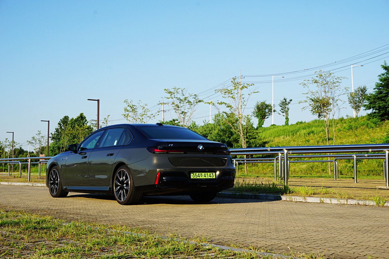 BMW i7 M70 후측면. / 허인학 기자