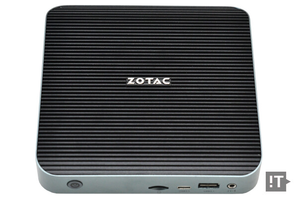 작은 크기와 얇은 두께를 가진 조텍 ‘ZBOX 엣지 CI343’ 미니 PC / 권용만 기자