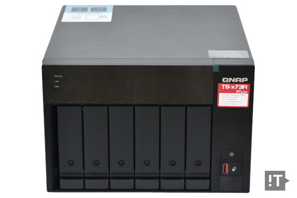 테스트 환경으로 활용된 큐냅 TS-673A NAS / 권용만 기자