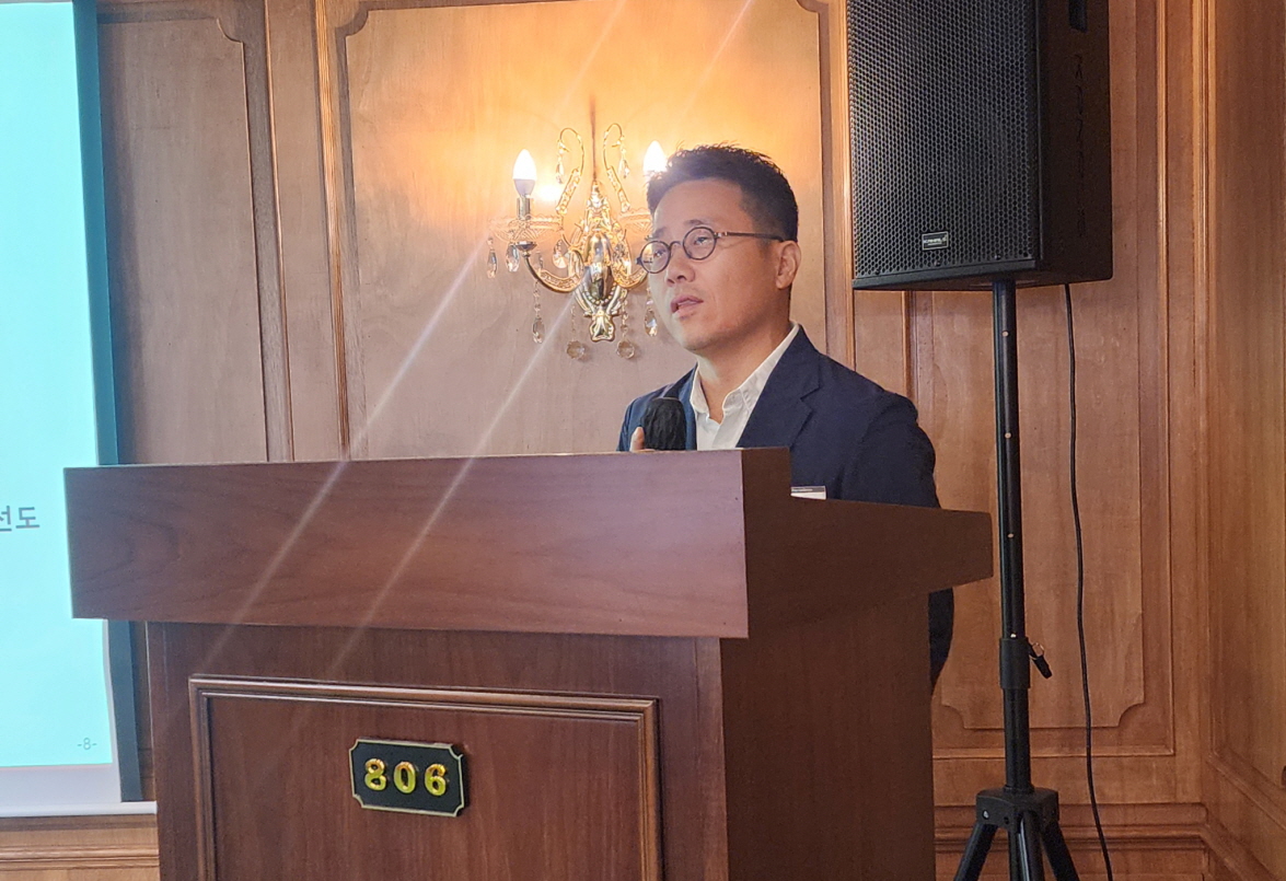 이지효 파두 대표가 창립 10주년을 맞아 열린 기자간담회에서 글로벌 빅테크 중심의 AI 시장 선도를 주제로 파두2.0 비전을 제시하고있다. / 파두