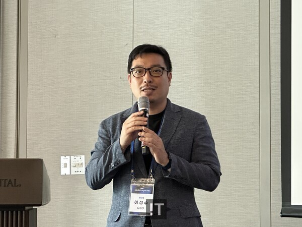 이정수 대표가 28일 서울 강남 그랜드 인터컨티넨탈 파르나스에서 열린 창립 13주년 기념 ‘플리토 퍼스트 미디어 인사이트 데이’에 참석해 AI 솔루션 도입 현황을 소개하고 있다. / 김경아 기자