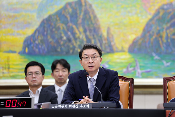 이억원 금융위원장 후보자가 2일 서울 여의도 국회에서 열린 국회 정무위원회에서 열린 인사청문회에 출석해 의원 질의에 답변하고 있다. /뉴스1
