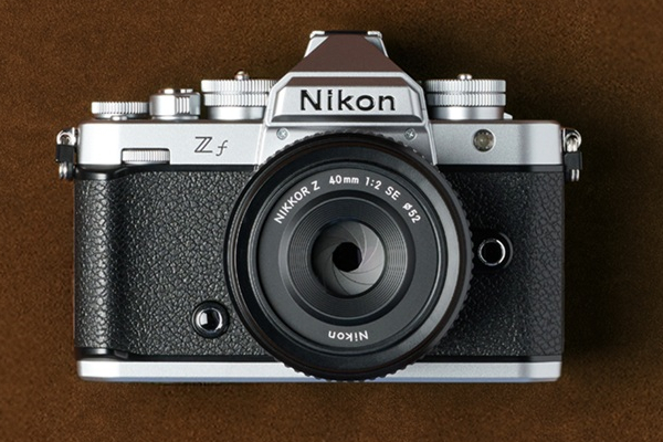 니콘 ‘Zf 실버’ 풀프레임 미러리스 카메라 / 니콘이미징코리아