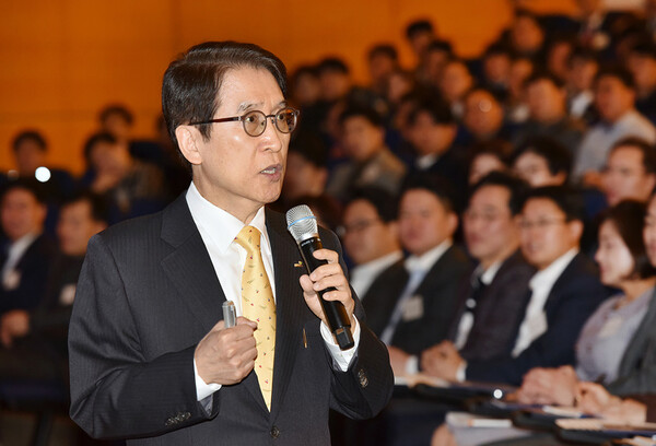 신창재 교보생명 이사회 의장 및 회장 / 교보생명