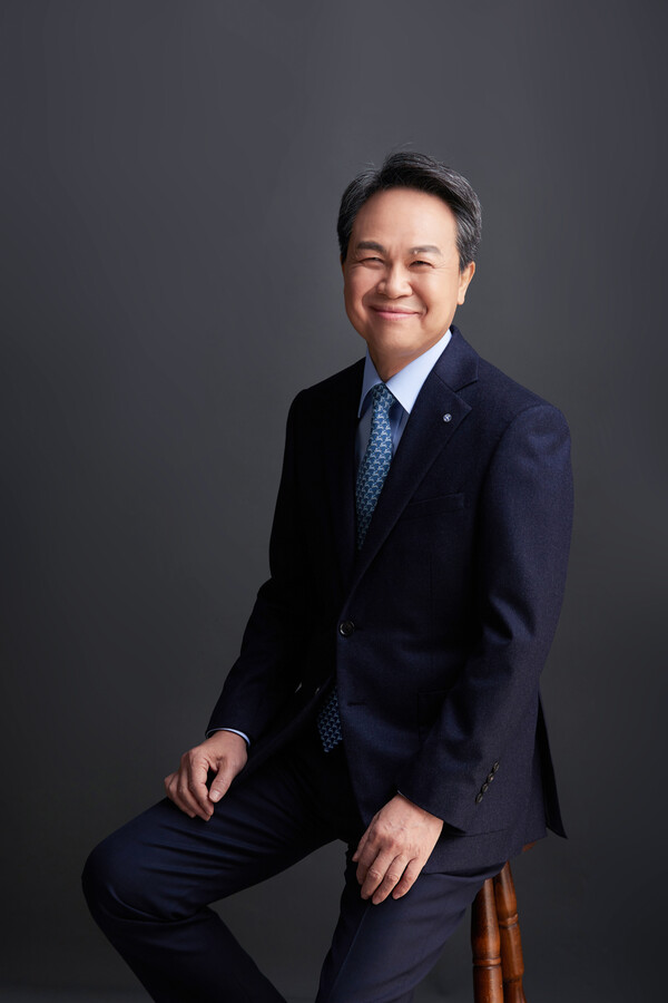 진옥동 신한금융그룹 회장이 글로벌 스테이블코인 발행사 테더와 8일 만남을 가진다/신한금융지주