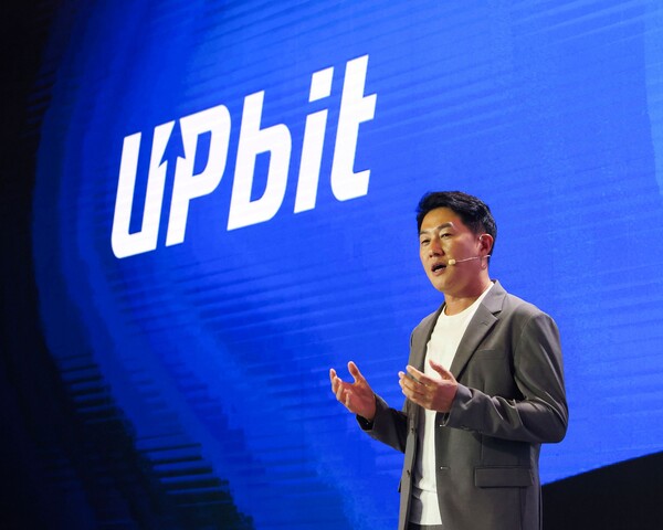 오경석 두나무 대표가 9일 서울 강남구 그랜드 인터컨티넨탈 서울 파르나스에서 열린 ‘업비트 D 컨퍼런스(UDC)’에서 오프닝 스피치를 하고 있다. / 두나무